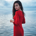 166103-vestido-rojo-cabello-agua-cabeza-1920x1080